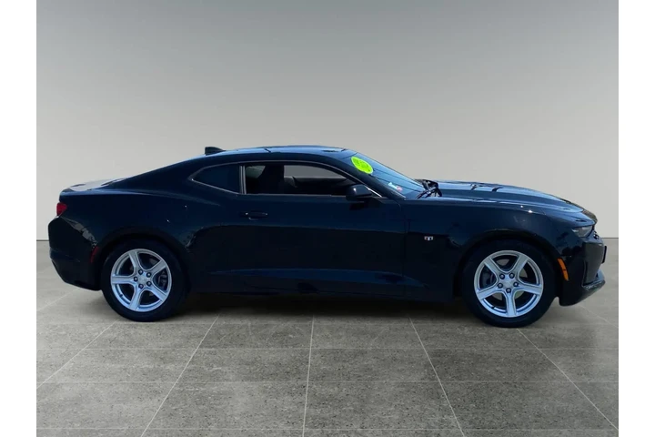 $33302 : Chevrolet Camaro 2023 LT 2dr image 6