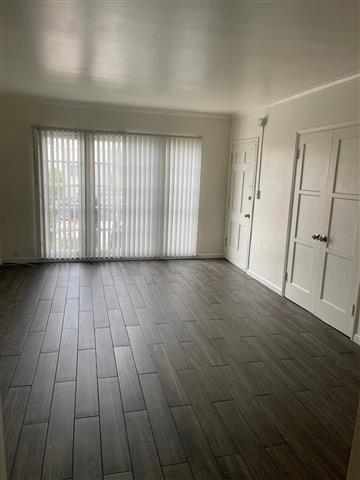 $1500 : Studio Available Now image 1