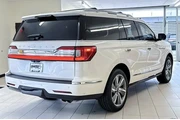 $25469 : Lincoln Navigator 2018 4x4 R thumbnail