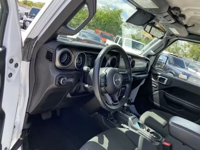 $12000 : Selling My 2020 Jeep Wrangler image 3