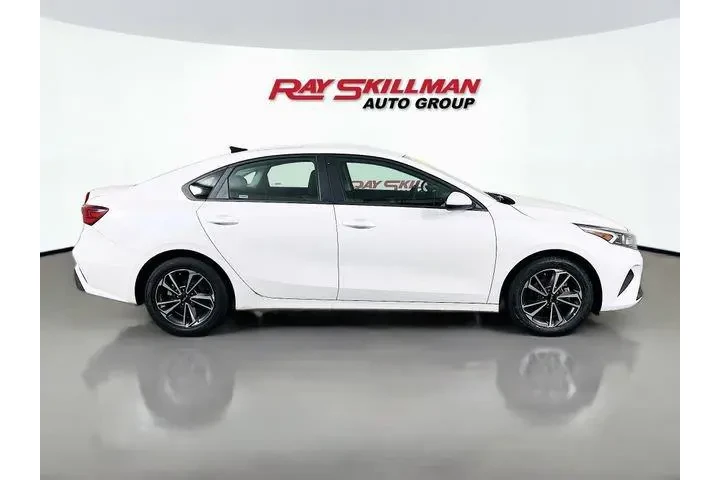 $19975 : Kia Forte 2024 LXS 4dr Sedan image 8