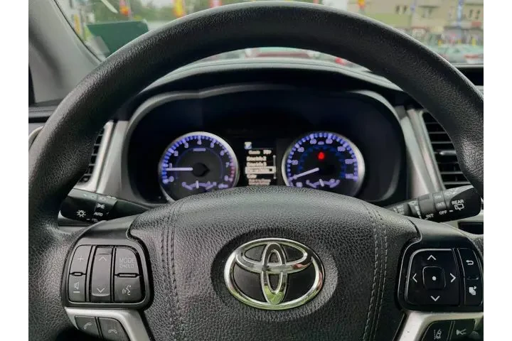 2018 TOYOTA HIGHLANDER2018 TO image 9