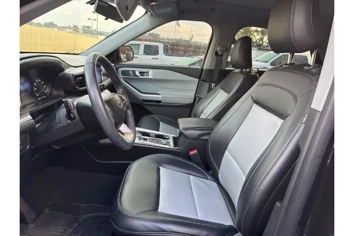 $27443 : Ford Explorer 2022 AWD XLT 4 image 8