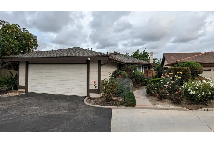 $1490 : Santa Ana - Available Now image 1