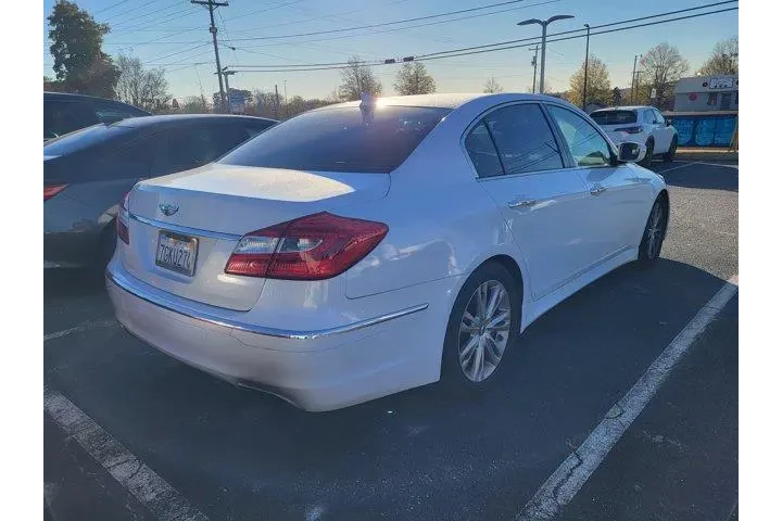 $11013 : Hyundai Genesis 2014 3.8L 4d image 4