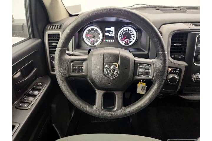 $18998 : Ram 1500 2015 4x2 Express 4d image 2