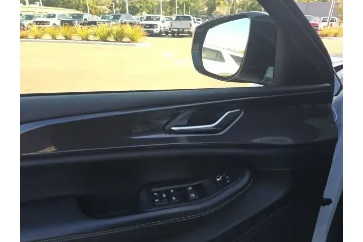 $26500 : Jeep Grand Cherokee 2023 4x2 image 9