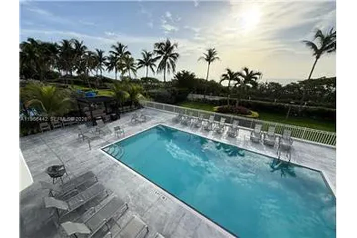 $6900 : Rental property with 2 bedro image 3