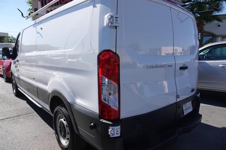 $26995 : Pre-Owned 2017 Transit 250 Va image 4