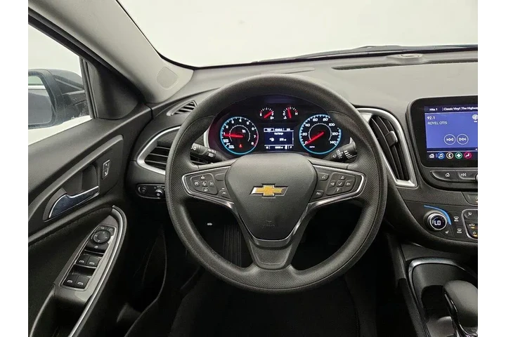 $15998 : Chevrolet Malibu 2023 LT 4dr image 10