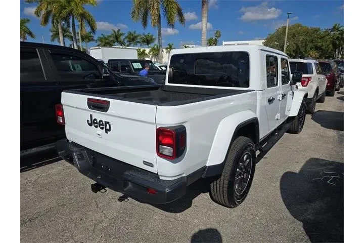 $26990 : Jeep Gladiator 2023 4x4 Over image 3
