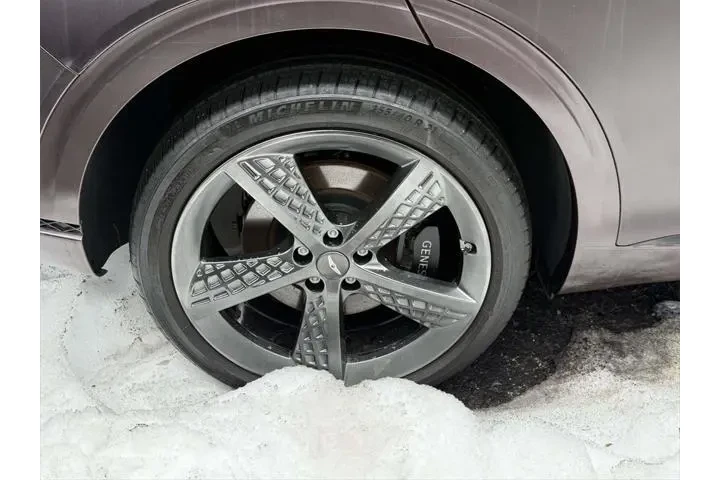 $38897 : Genesis GV70 2023 AWD 2.5T S image 6