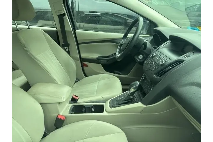 $8687 : Ford Focus 2018 SE 4dr Sedan image 4