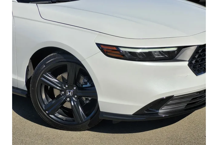 $28998 : Honda Accord Hybrid 2024 Spo image 3