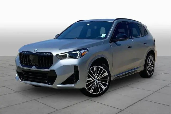 $31893 : BMW X1 2023 AWD xDrive28i 4d image 1