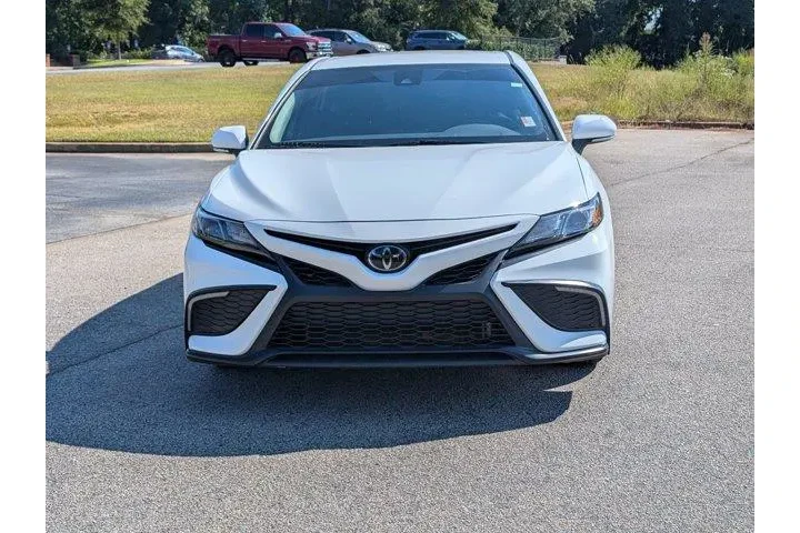Toyota Camry 2023 SE 4dr Sed image 2