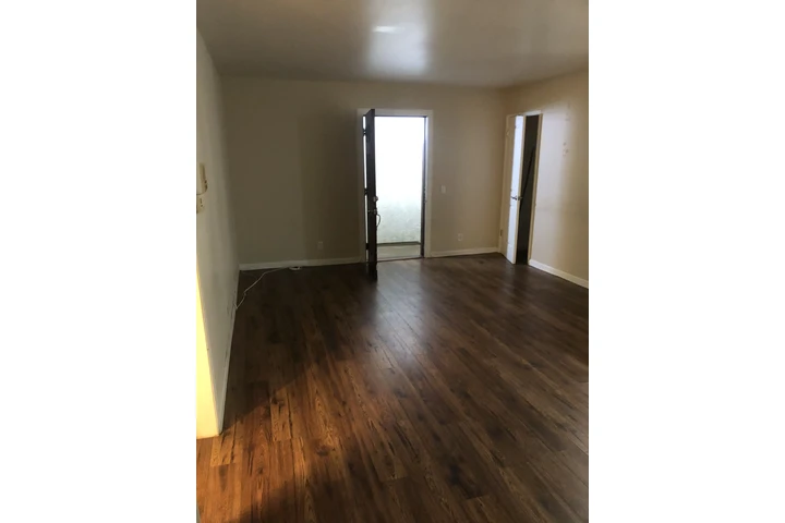 $2000 : Apartment image 4