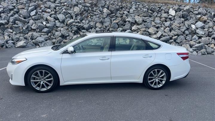 $17997 : PRE-OWNED 2014 TOYOTA AVALON image 8