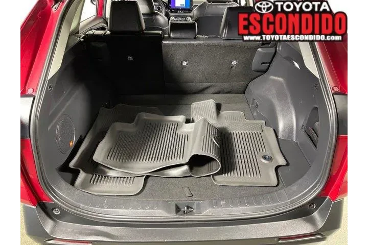 $33998 : Toyota RAV4 2023 AWD XLE Pre image 10