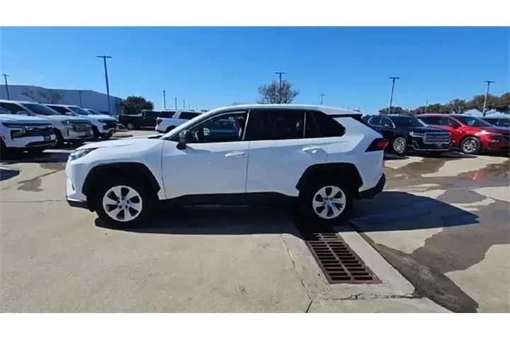 $25987 : Toyota RAV4 2024 AWD LE 4dr image 5