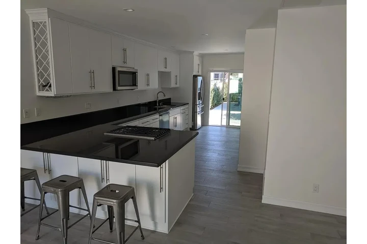 $600 : Home...Los Angeles, CA image 4