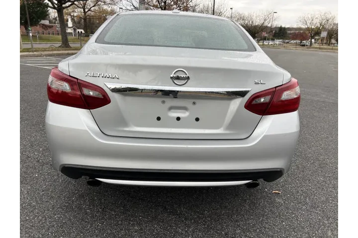 $8900 : 2018 Altima 2.5 SL image 6