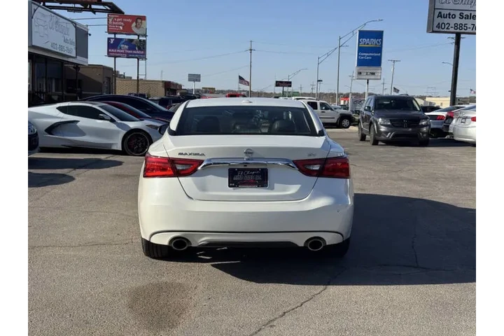 $13750 : 2016 Maxima 3.5 SV image 4