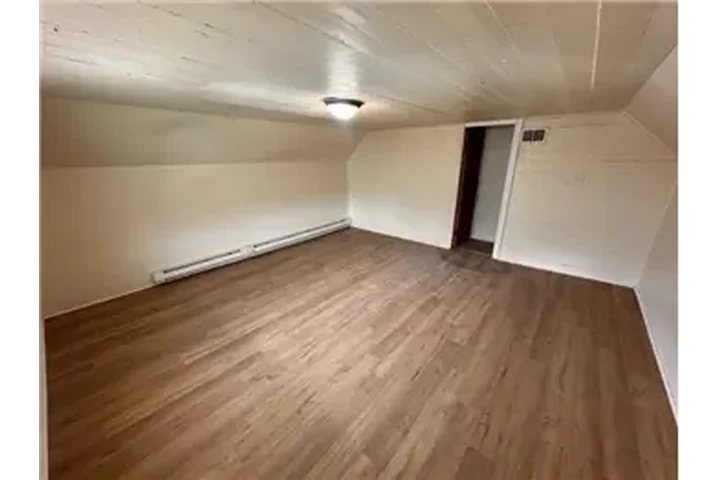 $1300 : Rental property with 3 bedro image 7