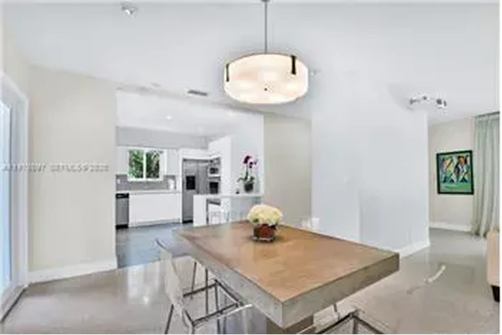 $6000 : Rental property with 3 bedro image 6