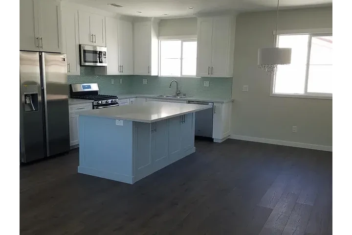 $1000 : 2444 Cabrillo Ave, Torrance, C image 3