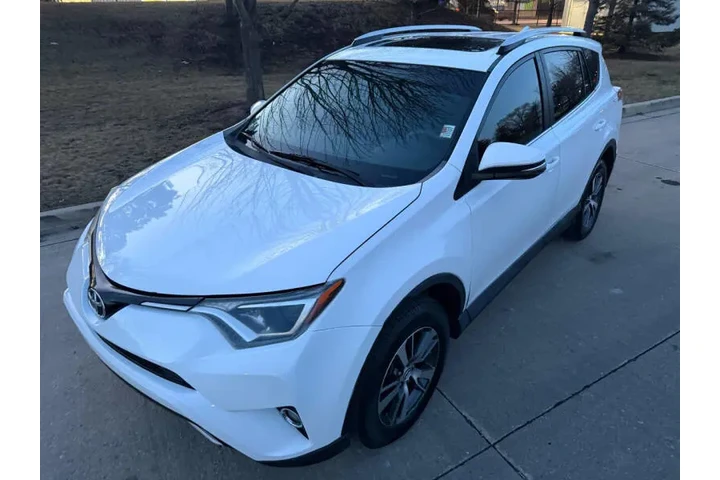 $15995 : 2016 RAV4 XLE image 9