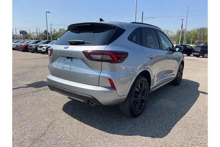 $27658 : Ford Escape 2023 AWD ST-Line image 4