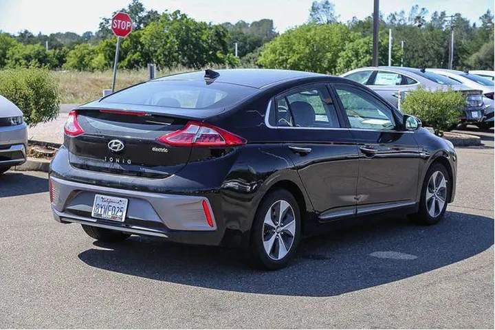 $13991 : Hyundai IONIQ Electric 2018 image 5
