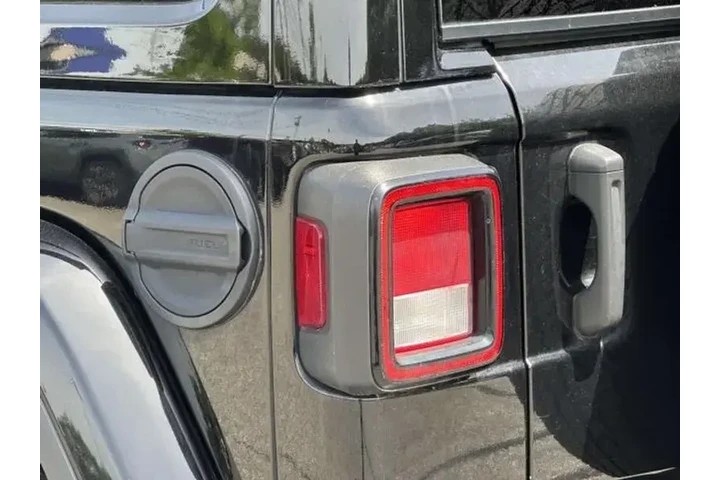 $23555 : Jeep Wrangler Unlimited 2021 image 9