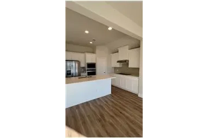 $3000 : Rental property with 3 bedro image 9