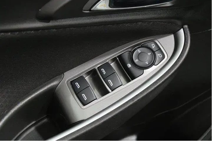 $21988 : Chevrolet Malibu 2024 LT 4dr image 4