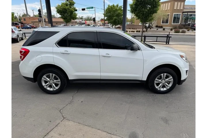 2017 Equinox LS 2WD image 4