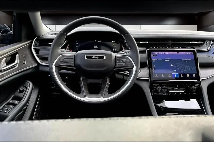 $30076 : Jeep Grand Cherokee 2023 4x4 image 5