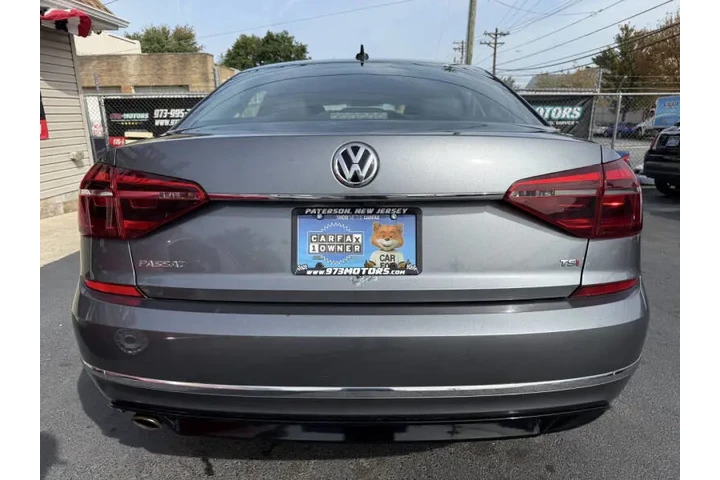 $6399 : 2017 Passat 1.8T R-Line image 9