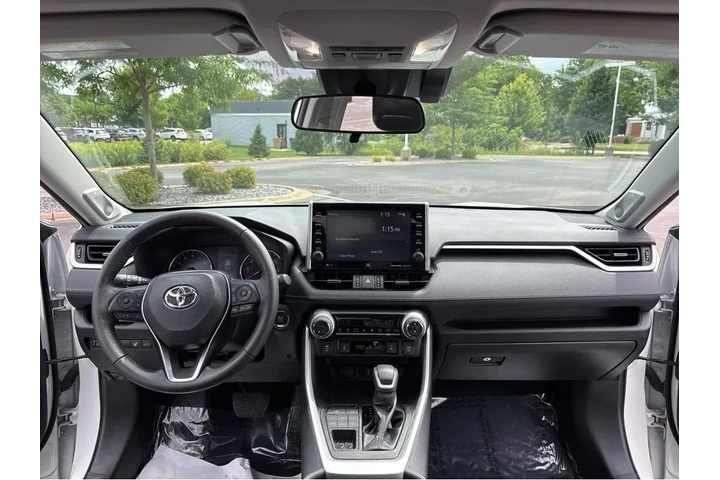 $34589 : Gold Certified2022 RAV4 XLE P image 3