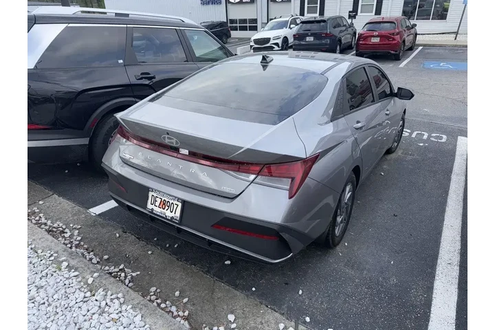 $24391 : Hyundai ELANTRA Hybrid 2025 image 4