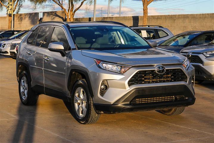 $25100 : Pre-Owned 2021 Toyota RAV4 XLE image 3