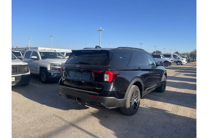 $39259 : Ford Explorer 2025 AWD ST-Li image 3