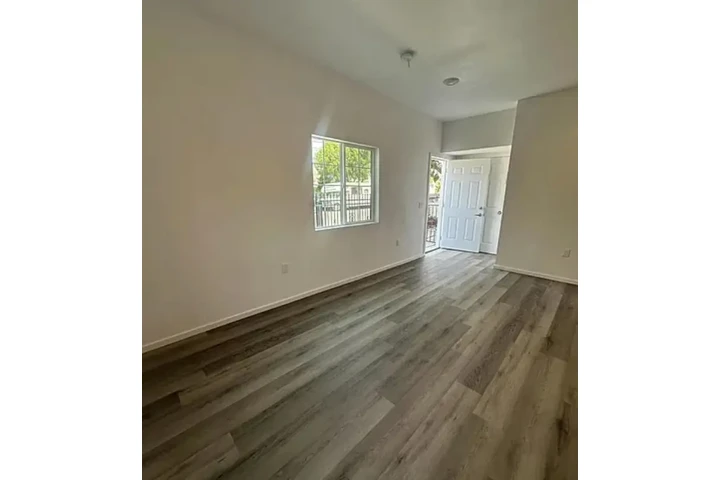 $800 : Estudio a estrenar. image 1