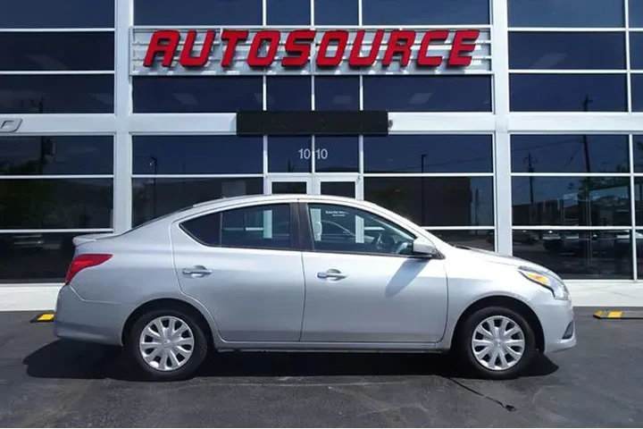 $9990 : 2019 Versa Sedan image 1