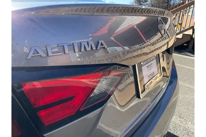 $17985 : Nissan Altima 2024 2.5 SV 4d image 9