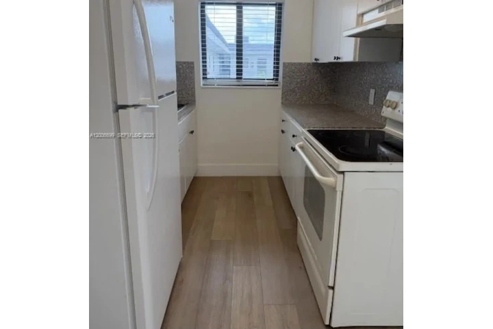 $1000 : 1 dormitorio y 1  Hialeah, FL image 2