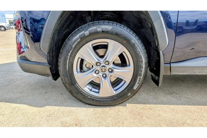 $25995 : Toyota RAV4 2023 XLE 4dr SUV image 9