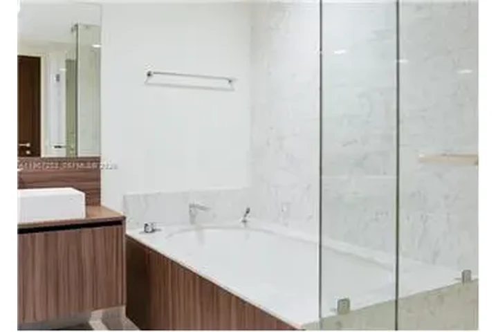 $12000 : Rental property with 3 bedro image 6