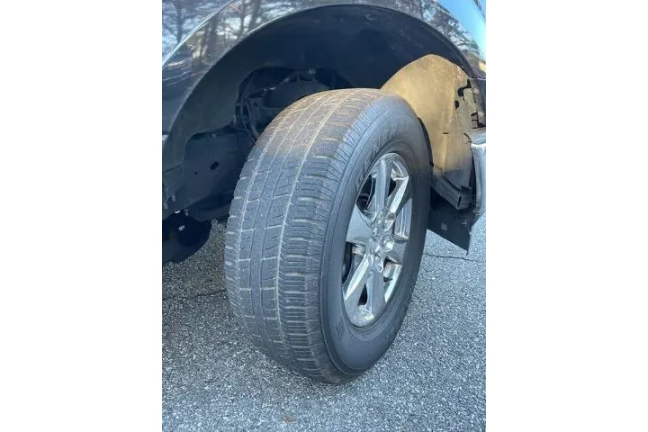 $27439 : Ford F-150 2019 4x4 XLT 4dr image 2